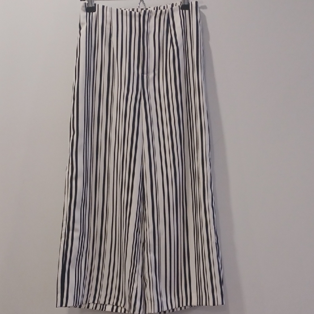 Wide-Leg Striped Pants - Black & White